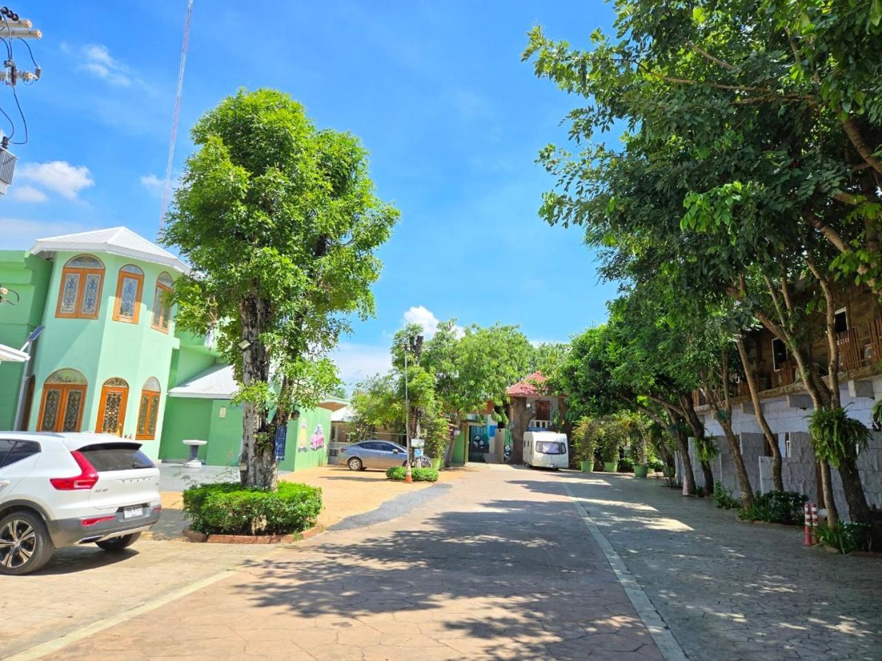 Suwanna Riverside Chai Nat Esterno foto